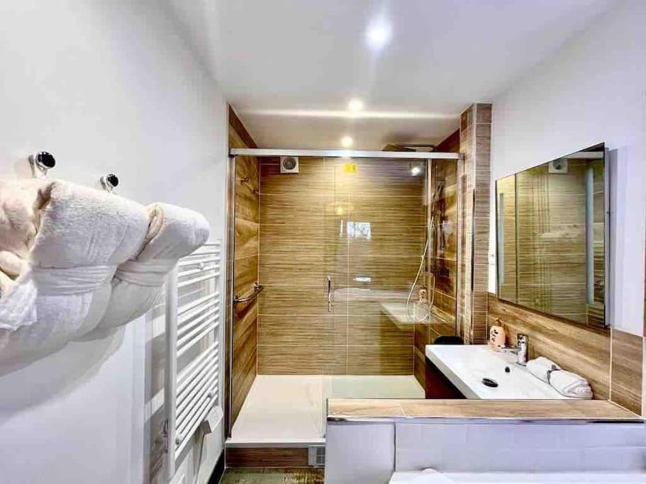 Suite Love Jacuzzi Montevrain Exterior photo